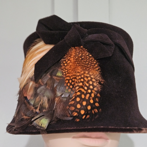 Vintage Lazurus Feather Velvet Cloche Hat — Made in Italy